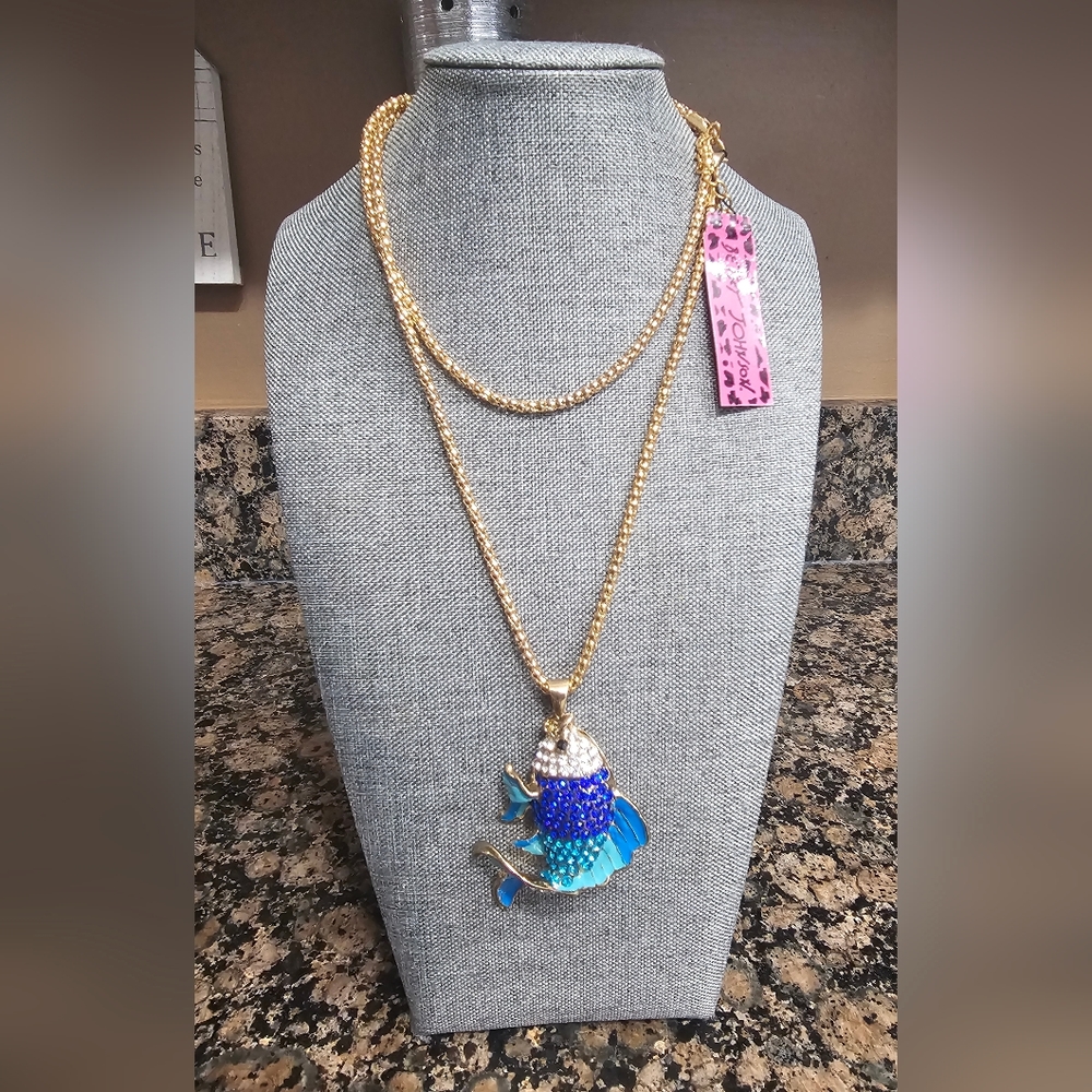 NEW W TAGS Betsey Johnson Coy Fish Pendant Necklace 30" Long W/ 3" Extender